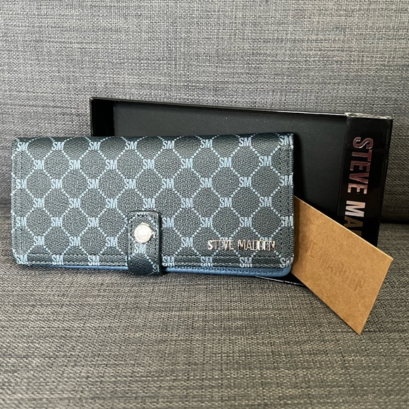 Steve Madden Handbags - NWT STEVE MADDEN FOLDOVER WALLET CASE ORGANIZER WITH BOX
